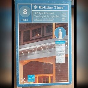 New Holiday Time™ 8 FEET LED Synchronized Chasing Icicle Light Set COOL WHITE